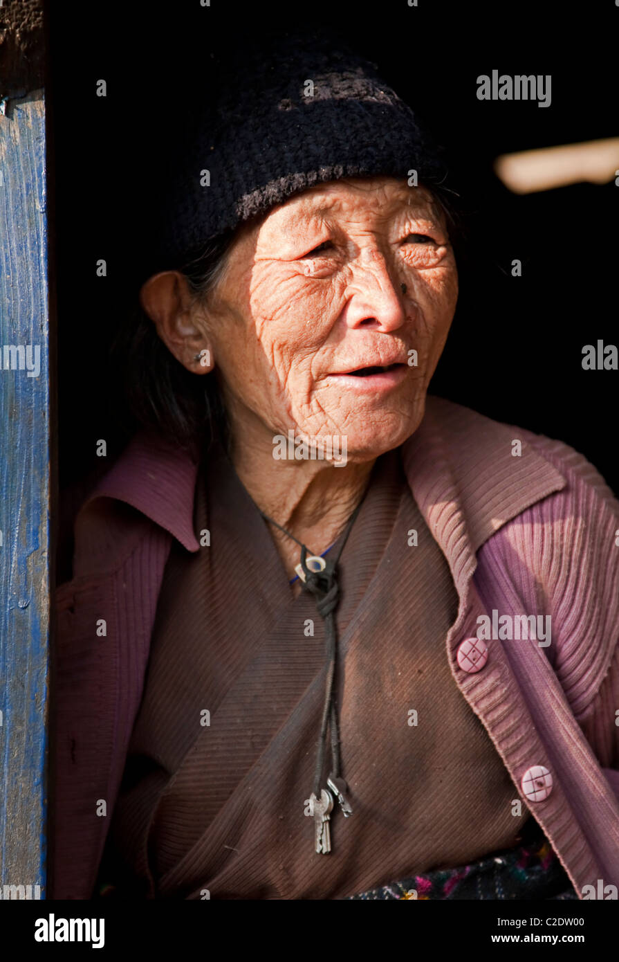 Old asian woman 70 hi-res stock photography and images - Alamy