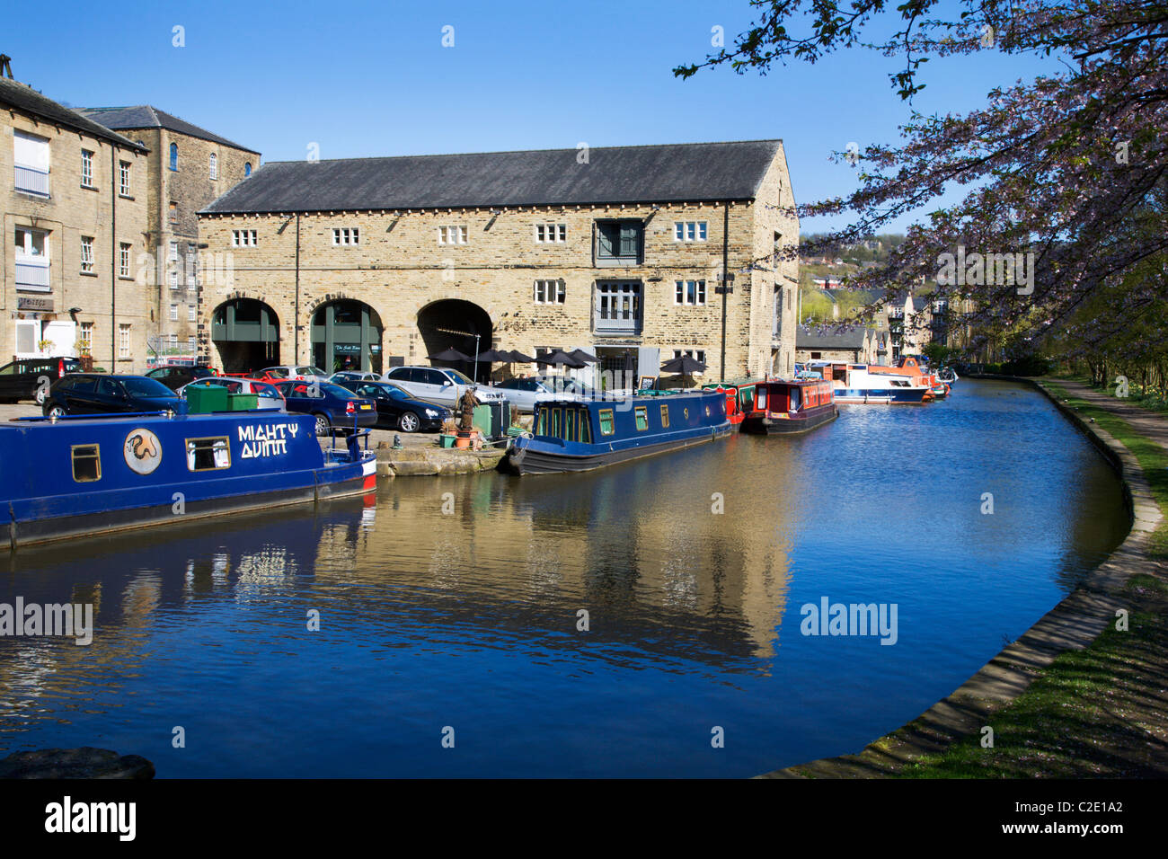 Canal wharf sowerby bridge west hires stock photography and images Alamy