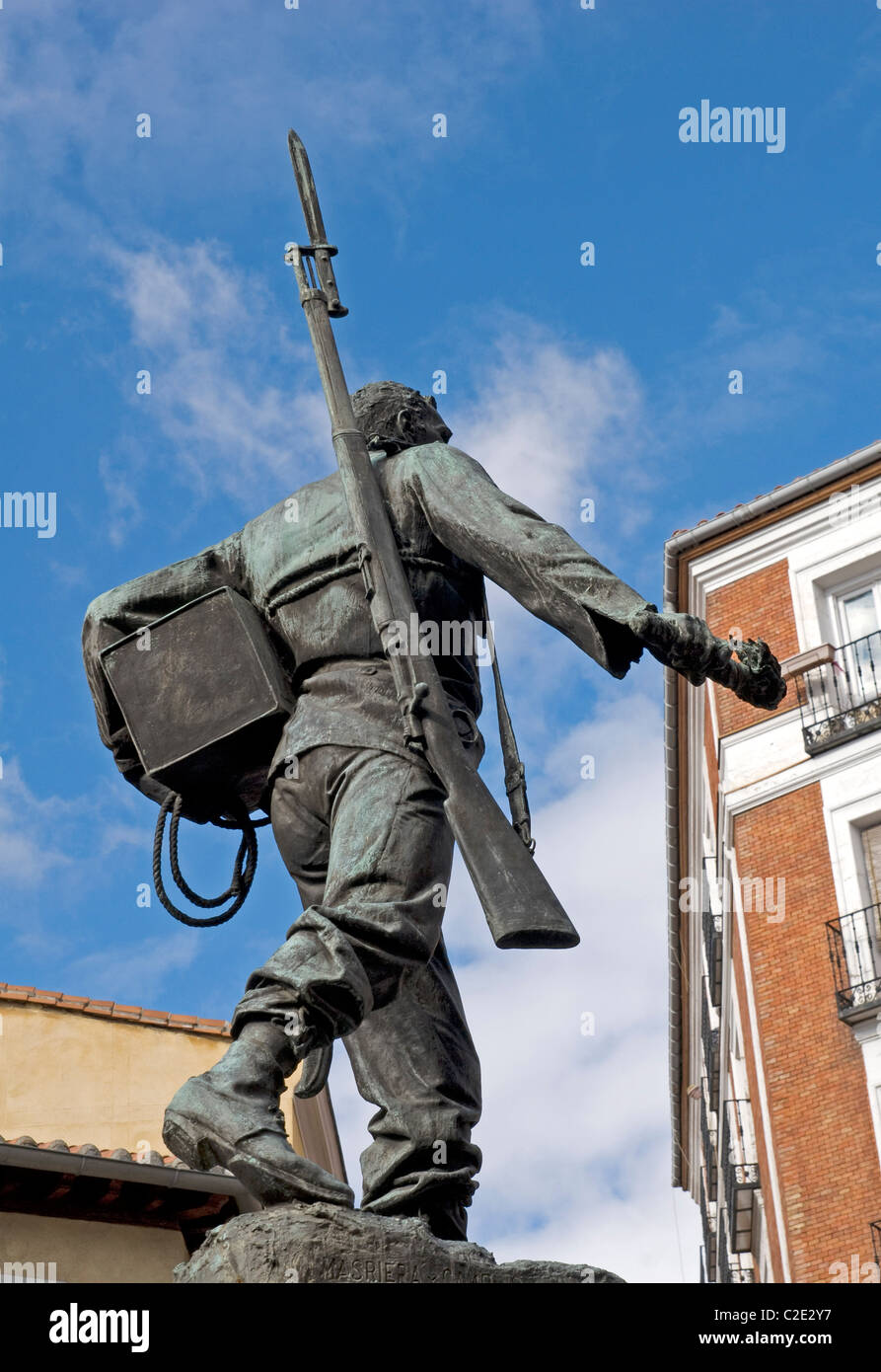 Estatua de Eloy Gonzalo en el Rastro de Madrid. El Héroe de Cascorro Stock Photo