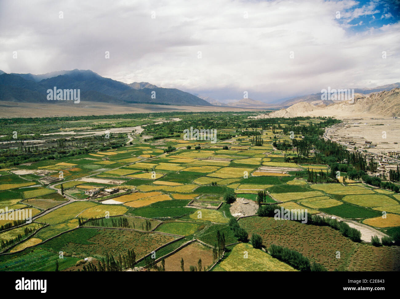 Indus plain hires stock photography and images Alamy