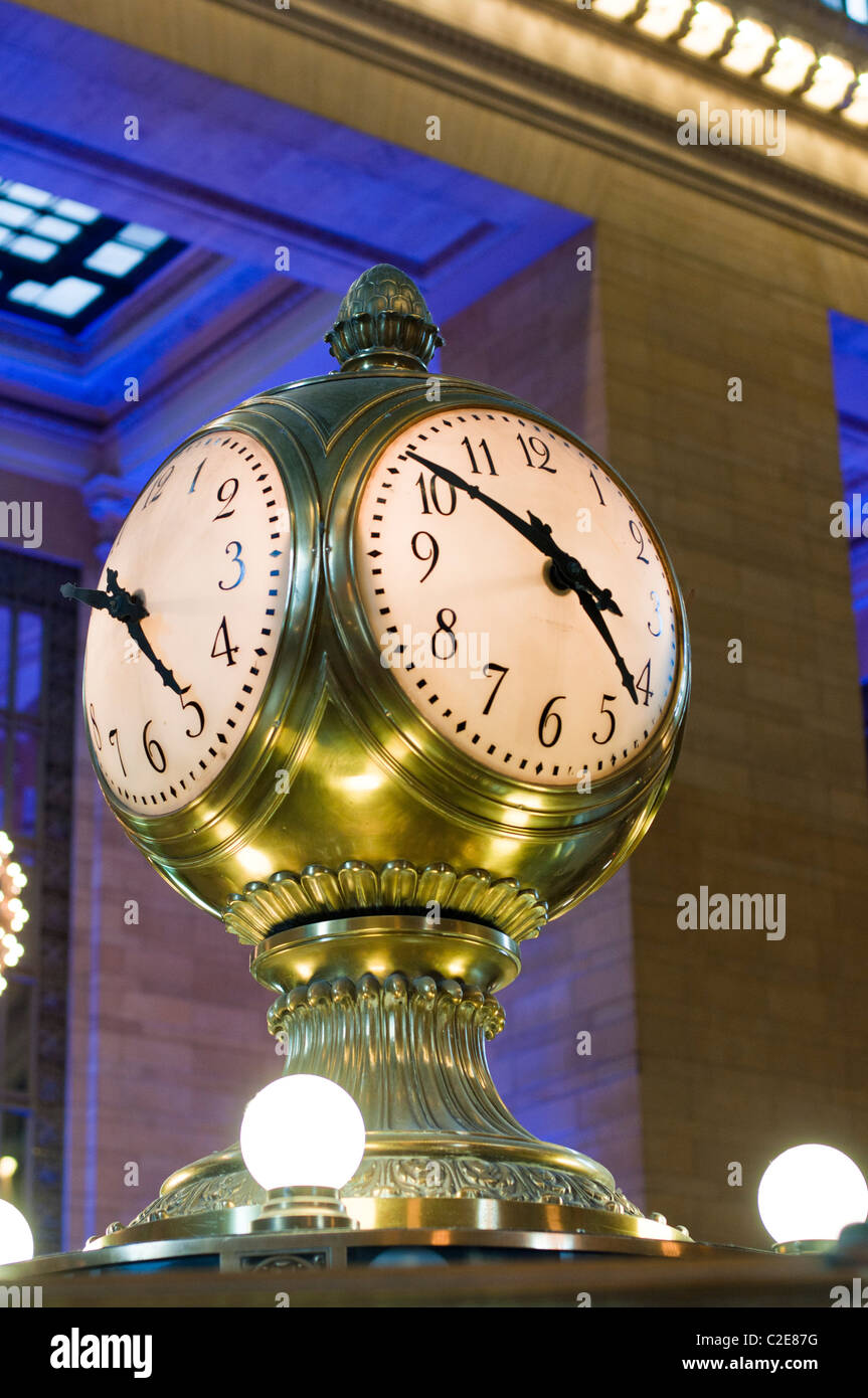 Grand central information booth clock hires stock photography and
