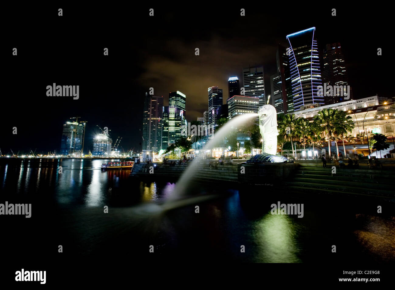A view merlion in marina bay hi-res stock photography and images - Alamy