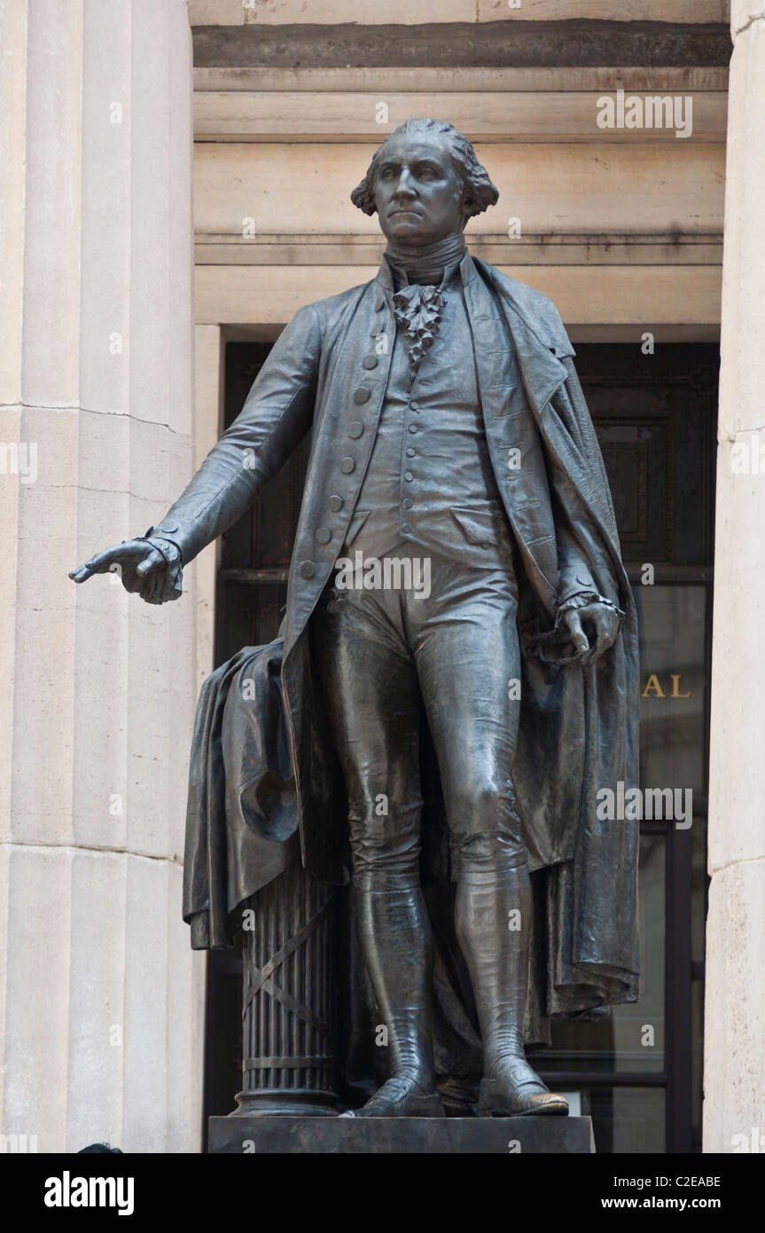 Wall Street bronze George Washington statue in front of Federal Hall National Memorial, Manhattan, New York City, USA Stock Photo