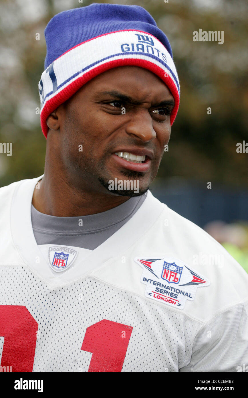 Jeremy Shockey New York Giants train at the Chelsea Football Club's  training facility in Cobham, Surrey before the New York Stock Photo - Alamy