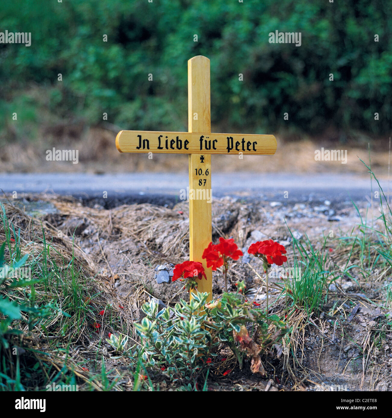 Eighties, Germany, road traffic, fatal accident, road casualty, road deaths, memorial place at the roadside, commemorative cross, wooden cross, flowers, with all love to Peter Stock Photo