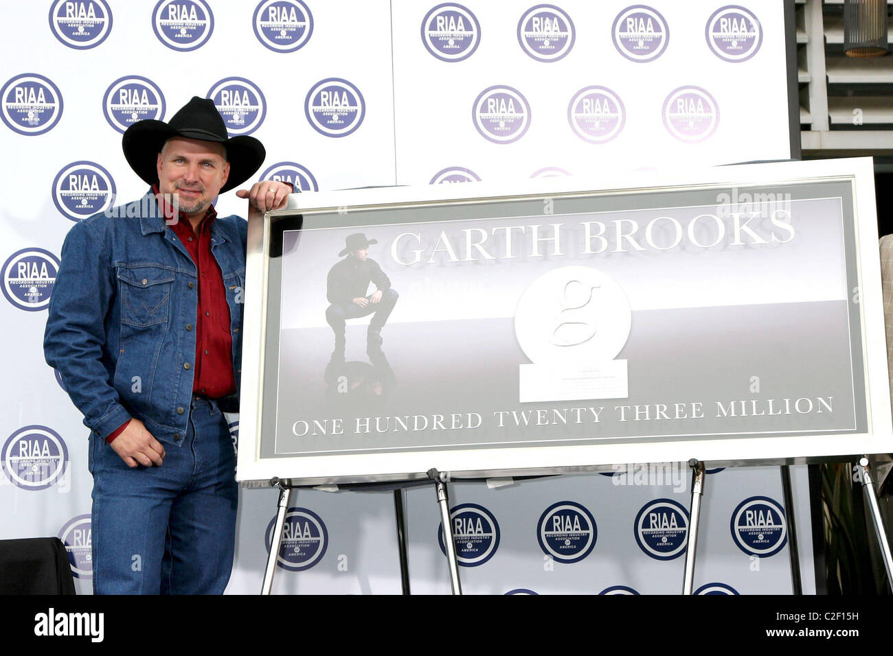 Garth Brooks Named Best-Selling Solo Artist By The Recording Industry ...