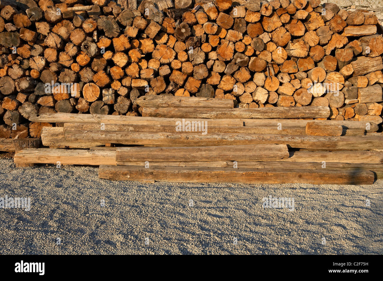 Saw wood hires stock photography and images Alamy