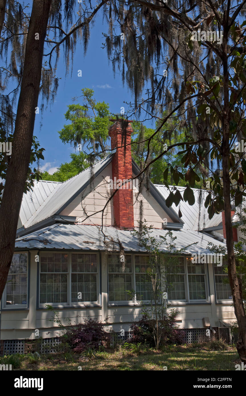 Wisteria Cottage in High Springs Florida sells collectibles and folk art  Stock Photo - Alamy