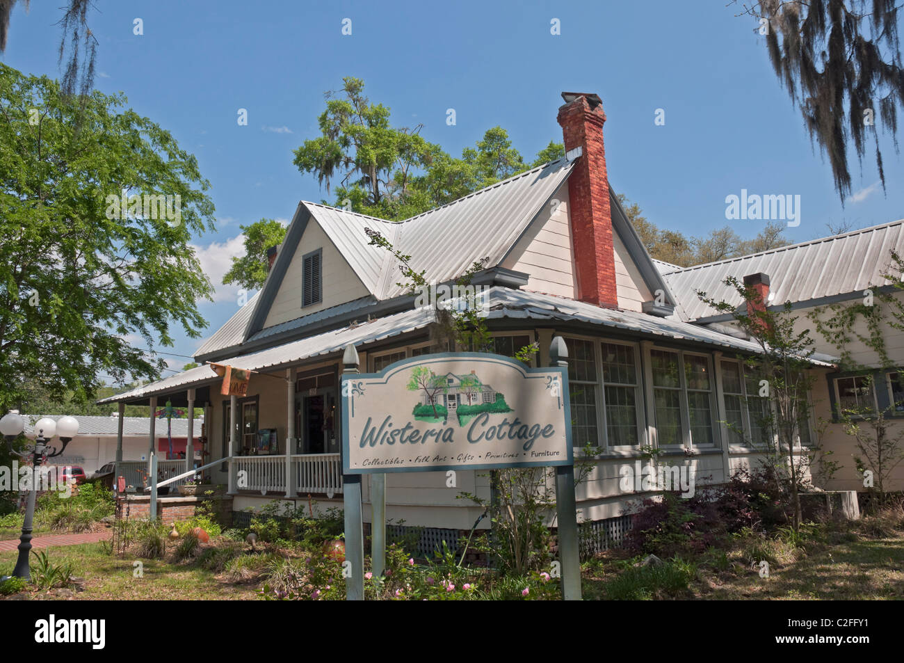 Wisteria Cottage in High Springs Florida sells collectibles and folk art. Stock Photo