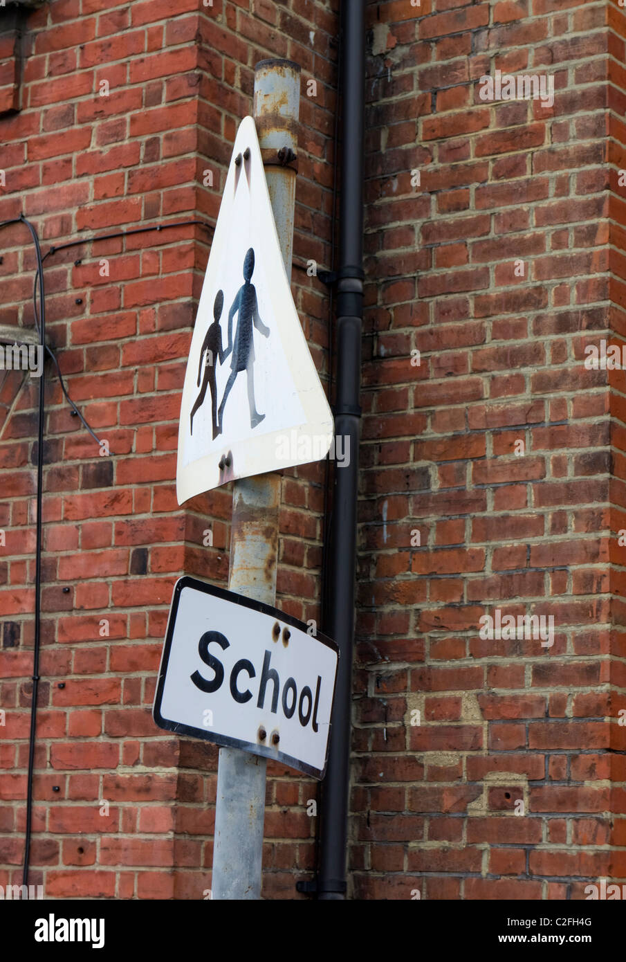 Children pedestrian crossing uk hi-res stock photography and images - Alamy