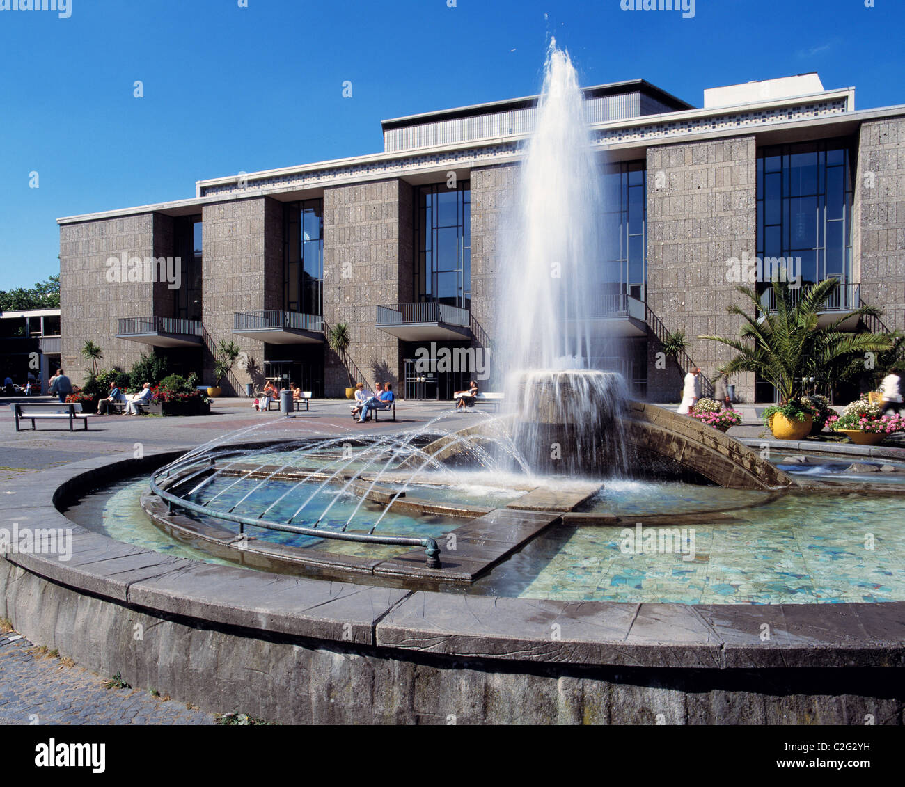 Opernhaus fuer Oper und Schauspiel am Offenbachplatz in Koeln, Rhein ...