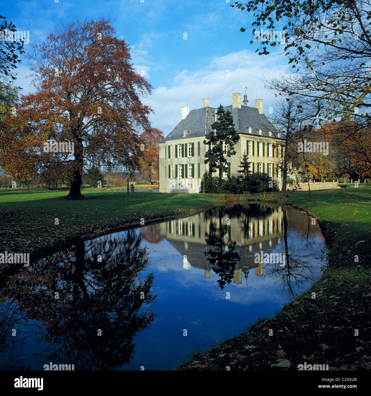 Wasserschloss Gartrop im Herbst, Herrenhaus und Schlosspark, Huenxe