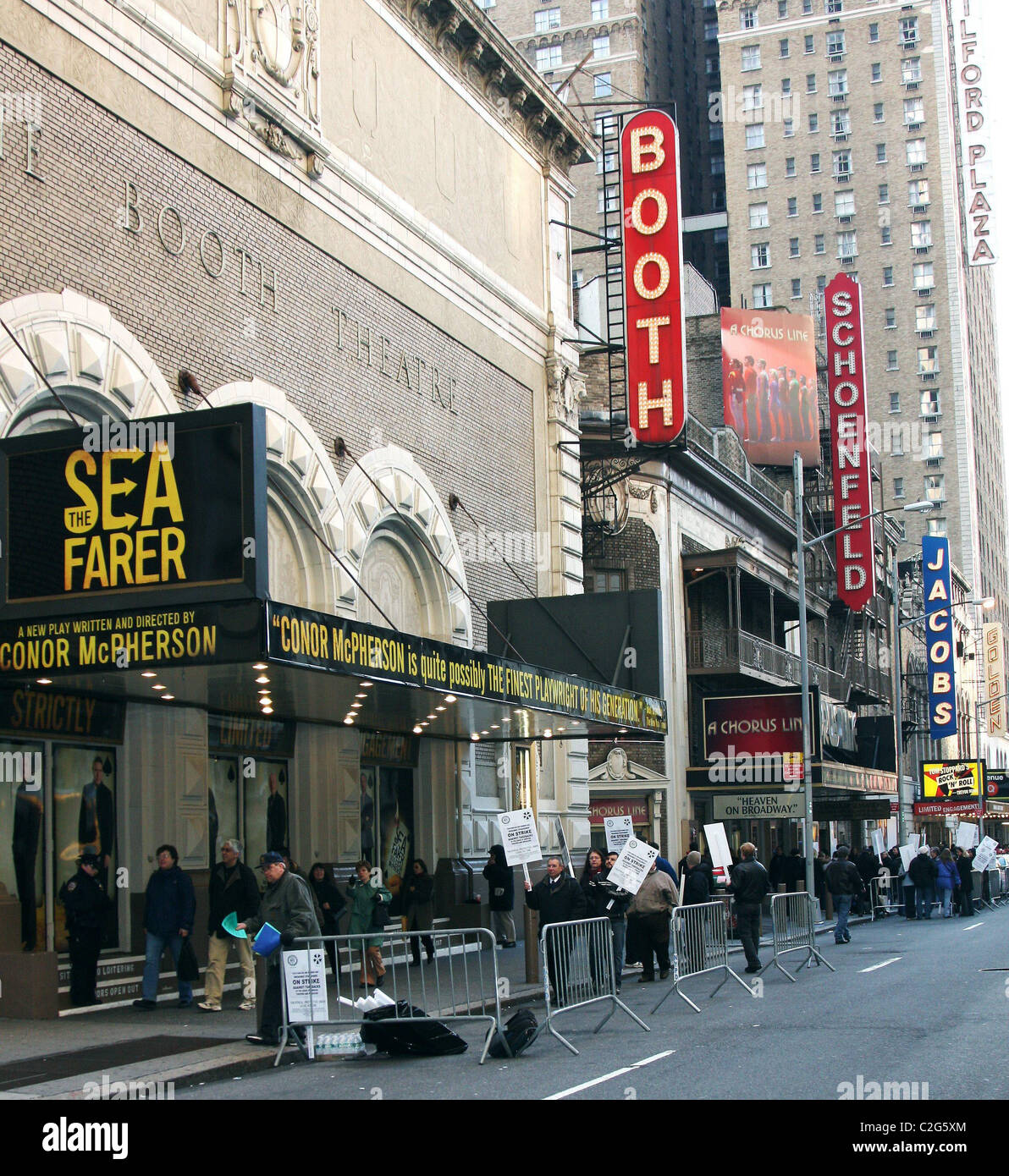 Stagehands usa theater hires stock photography and images Alamy