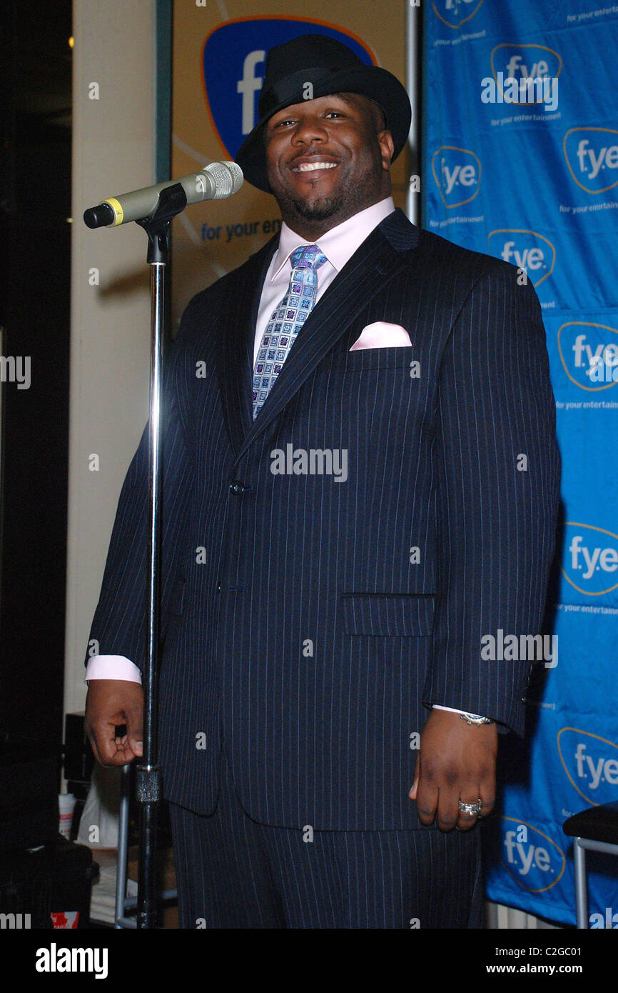 Wanya Morris Boyz II Men perform and sign copies of their new CD