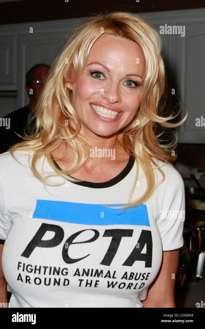 Pamela Anderson and PETA serve vegetarian turkey dinner at Family