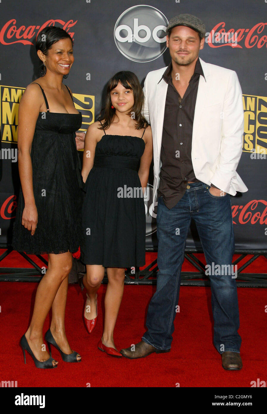 Justin Chambers with daughter and Wife Keisha Chambers 2007 American Music Awards held at the at the Nokia Theatre - Arrivals Stock Photo