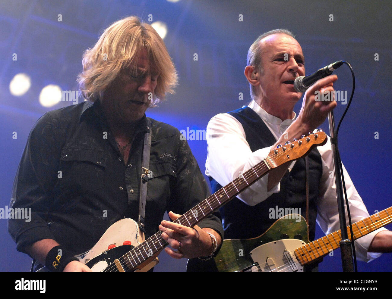Francis Rossi and Rick Parfitt Status Quo live at the Wembley Arena ...
