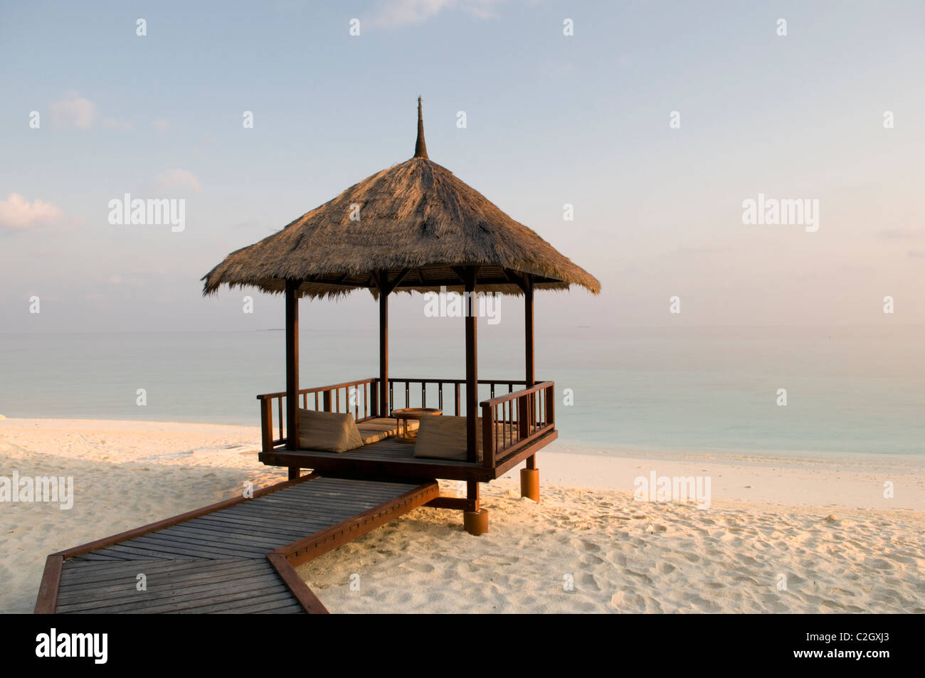 Gazebo with straw roof at a resort in the Maldives Stock Photo - Alamy