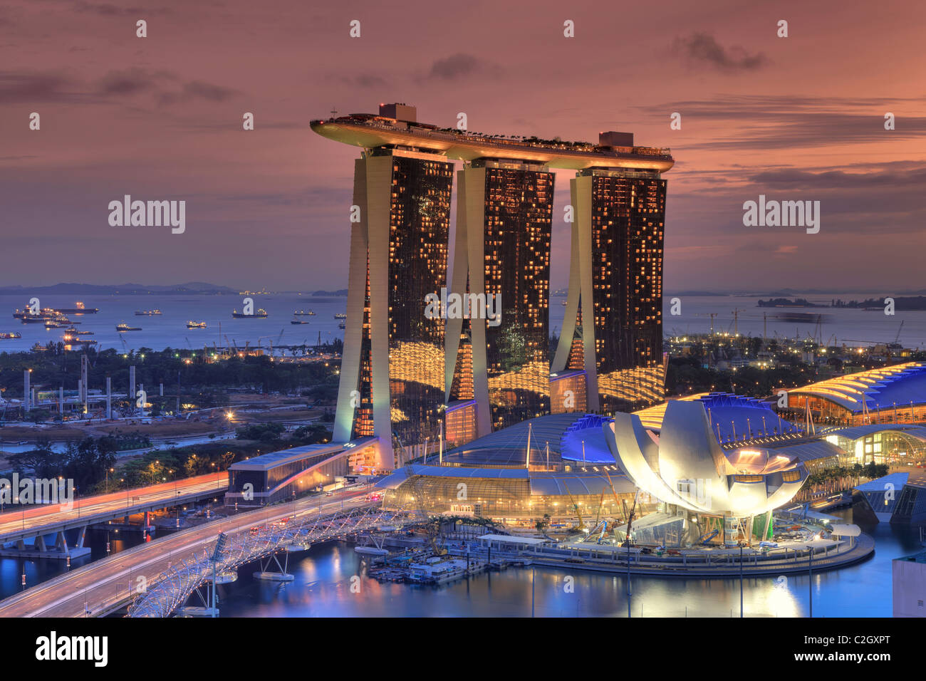 Marina bay sands hotel night view hi-res stock photography and images ...