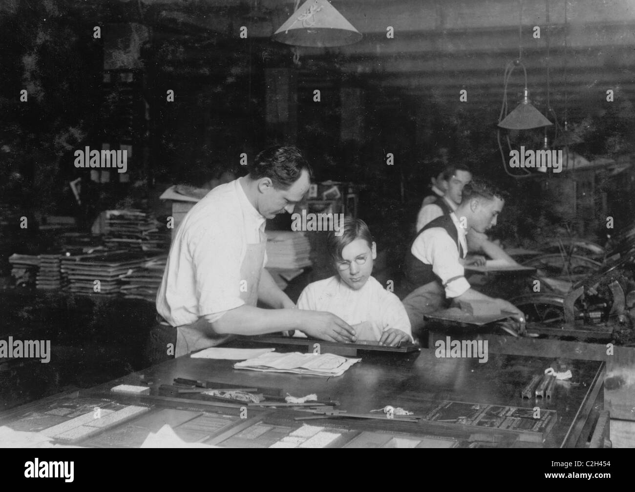 Printer's helper, sizing up leads for Riverside Press Stock Photo Alamy