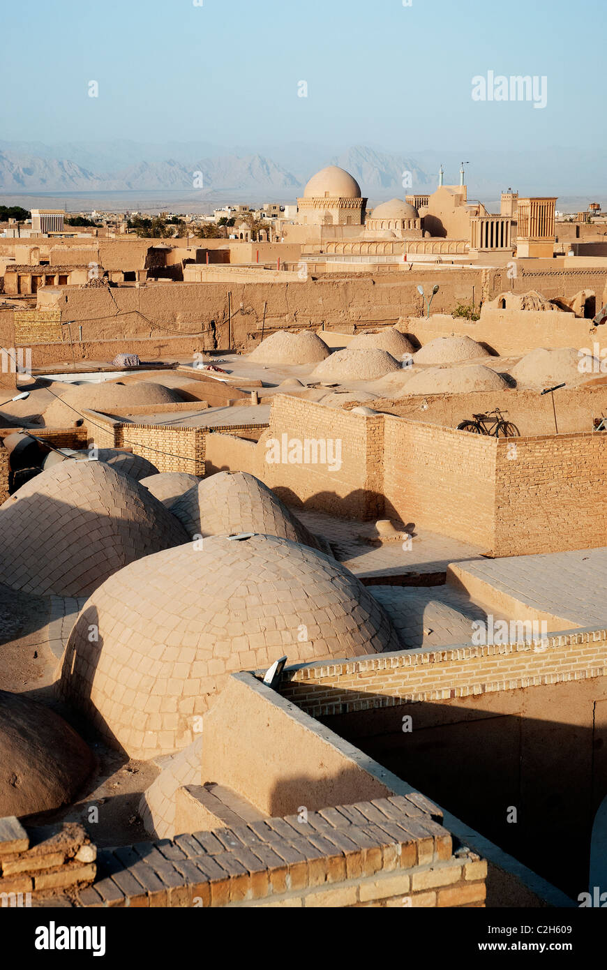 rooftops of yazd iran Stock Photo - Alamy
