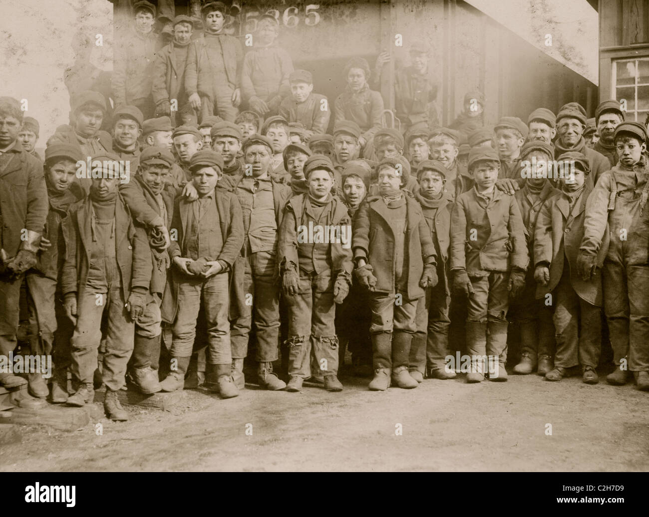 Breaker boys working in Ewen Breaker of Pennsylvania Coal Co. Stock Photo