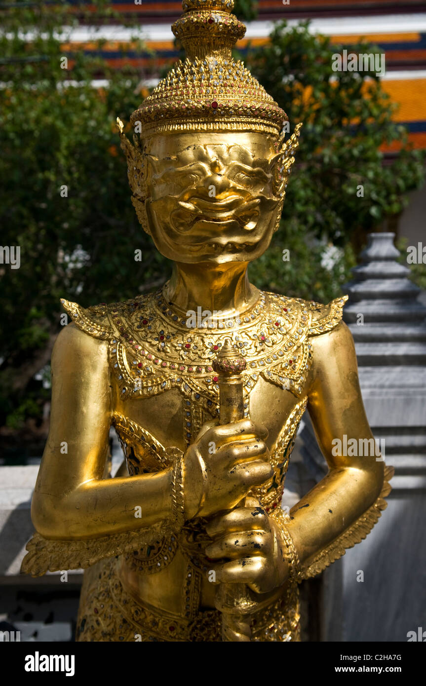 A statue at the Grand Palace complex in Bangkok, Thailand Stock Photo ...