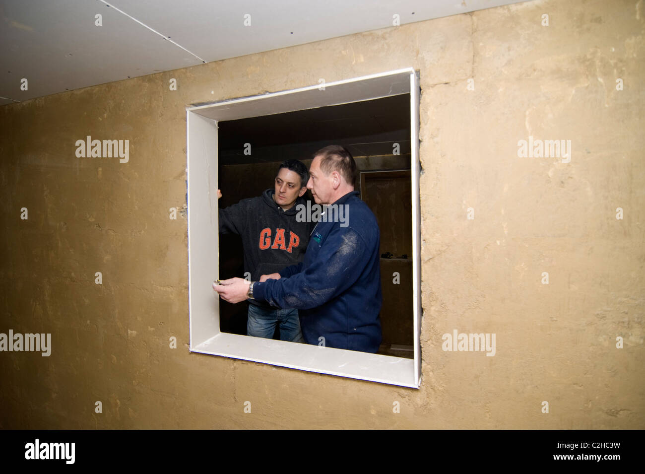 Cutting and measuring plasterboard Stock Photo Alamy