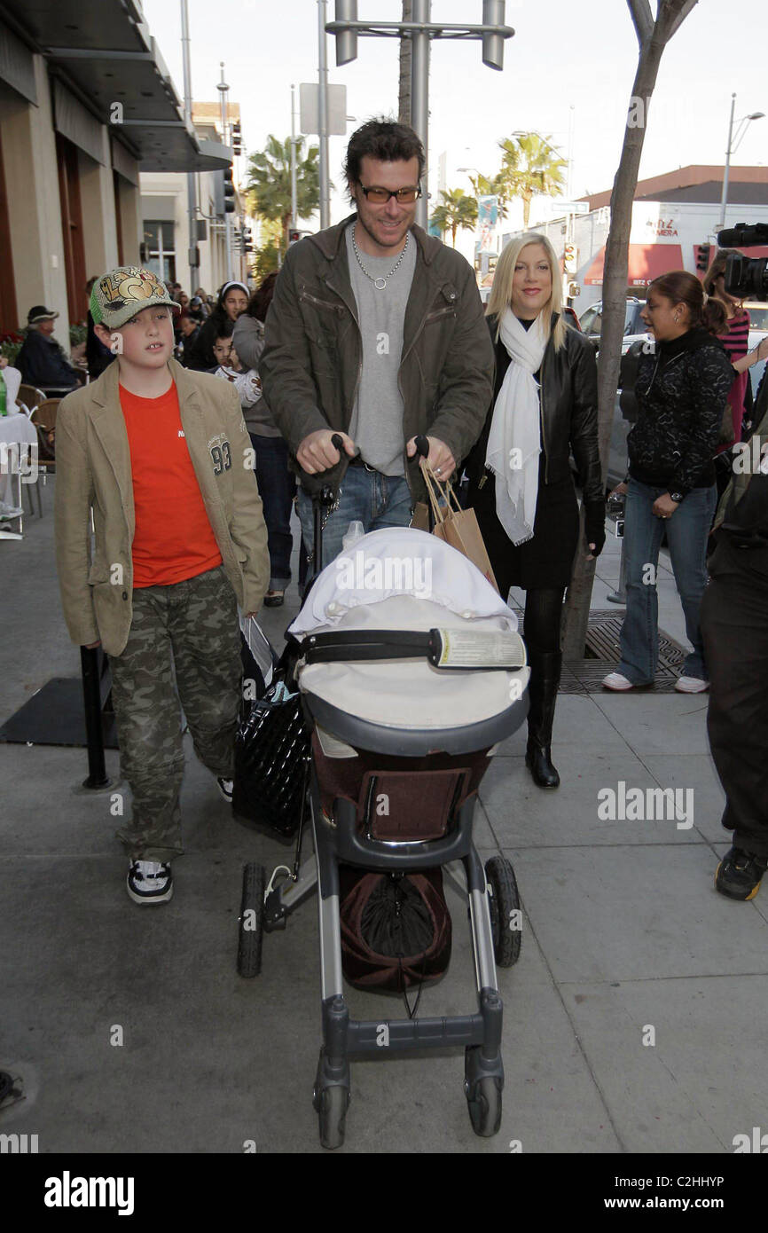 tori-spelling-husband-dean-mcdermott-their-baby-liam-aaron-and-dean-s