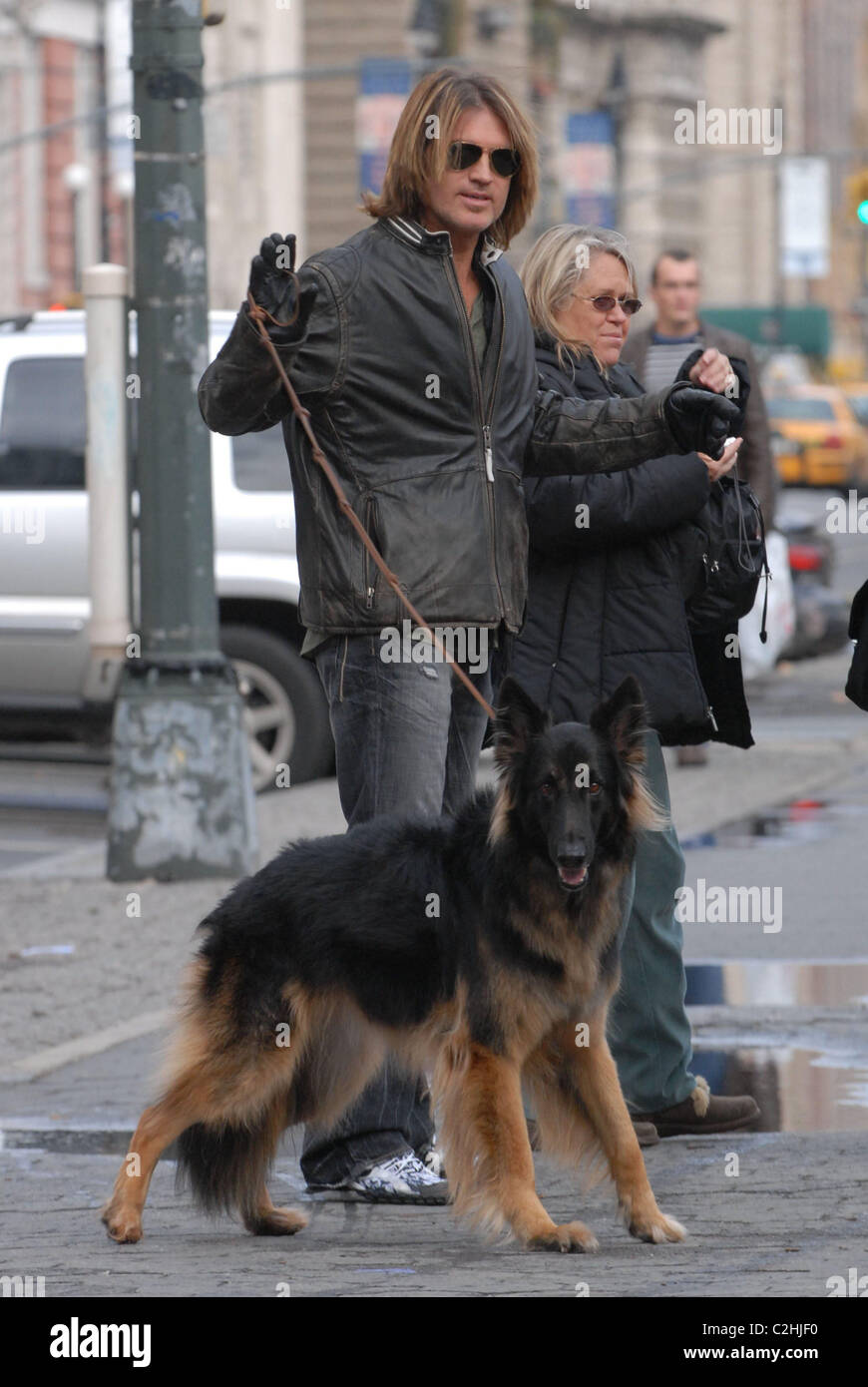 Billy Ray Cyrus out walking his dog near Central Park New York City, USA -  29.12.07 Stock Photo - Alamy