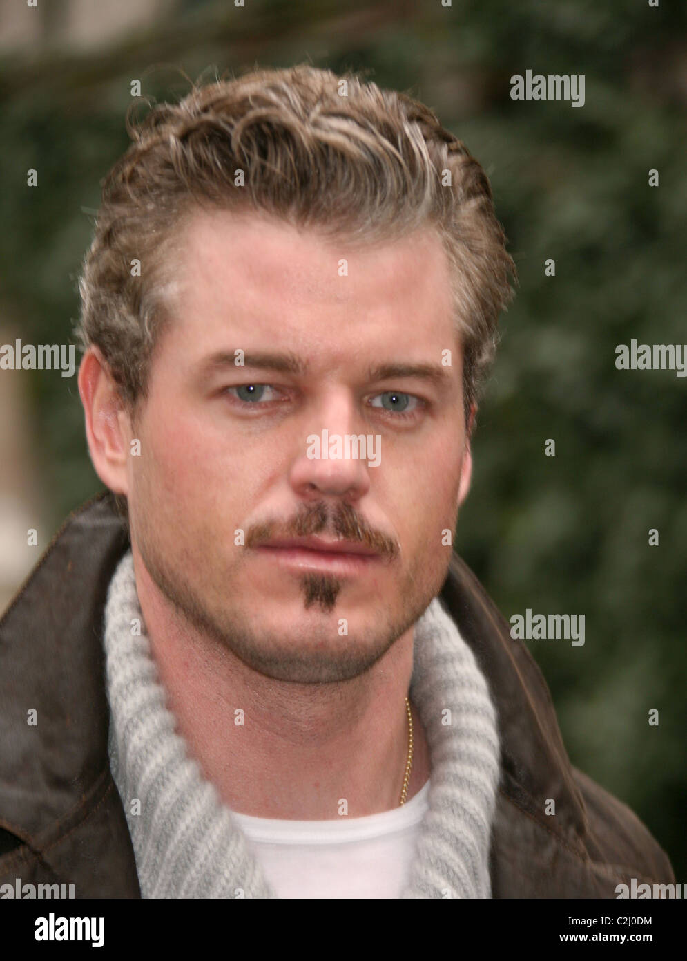 Eric Dane arrives at New York fashion week on the day that OK magazine  published a story about his battle with skin cancer Stock Photo - Alamy