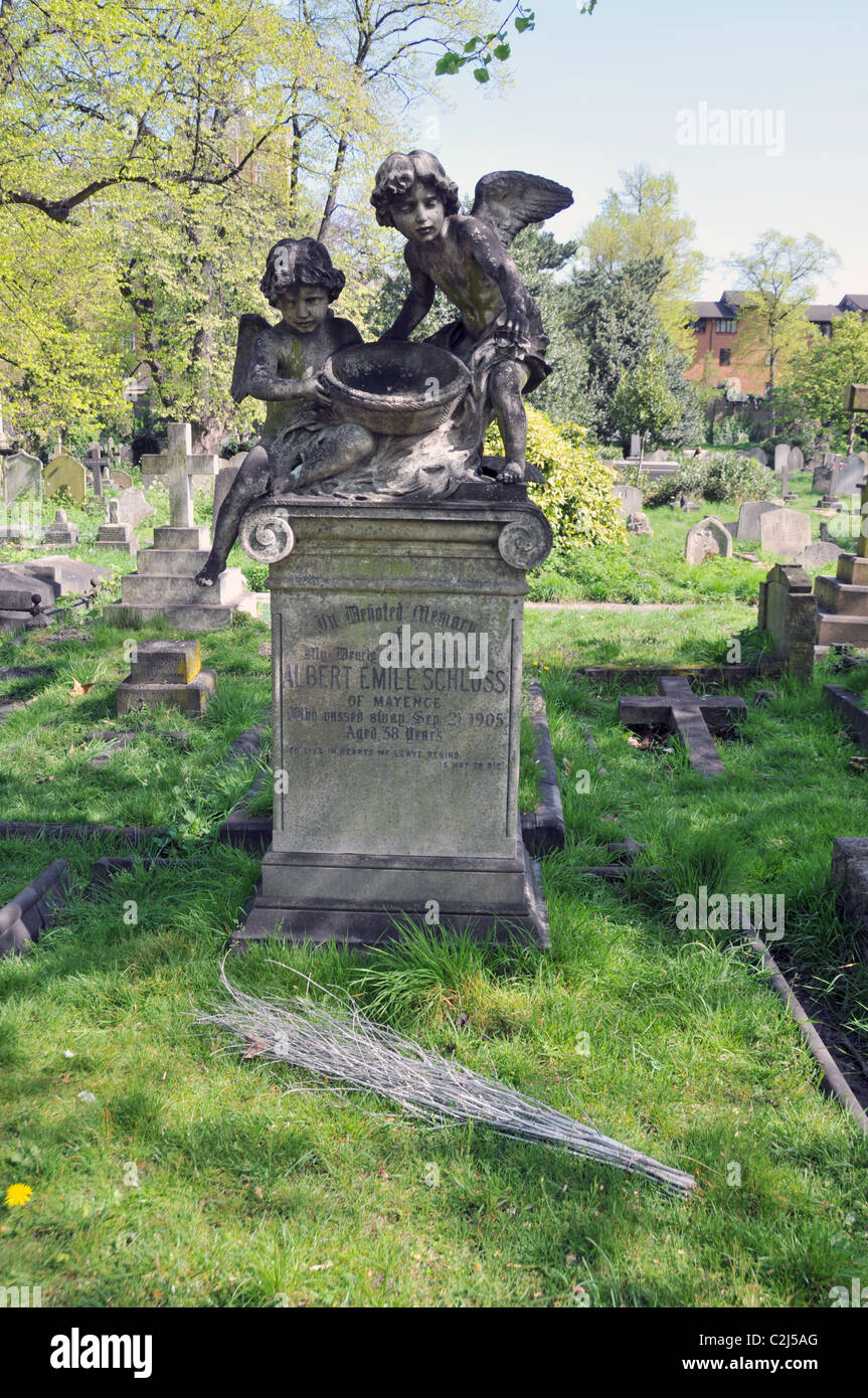 Brompton Cemetry Fulham Road Chelsea Victorian Graveyard burial tombs mausoleum Stock Photo