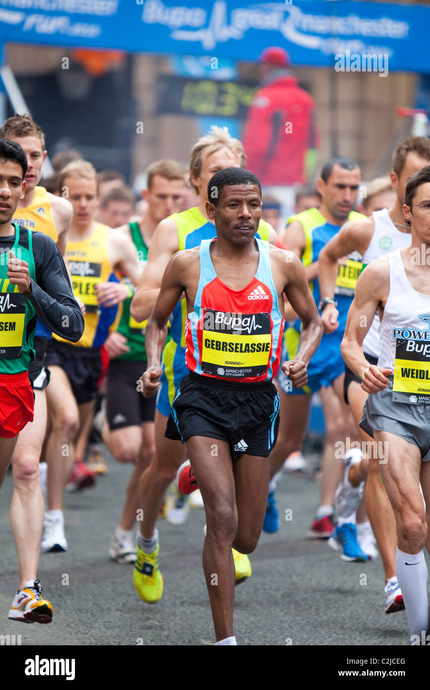 Haile Gebrselassie leads the field before his win in the Manchester 10k run 2010 Stock Photo