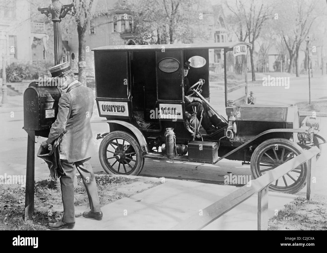 Parisian Bathtub Installer has Tub Over his head Stock Photo Alamy