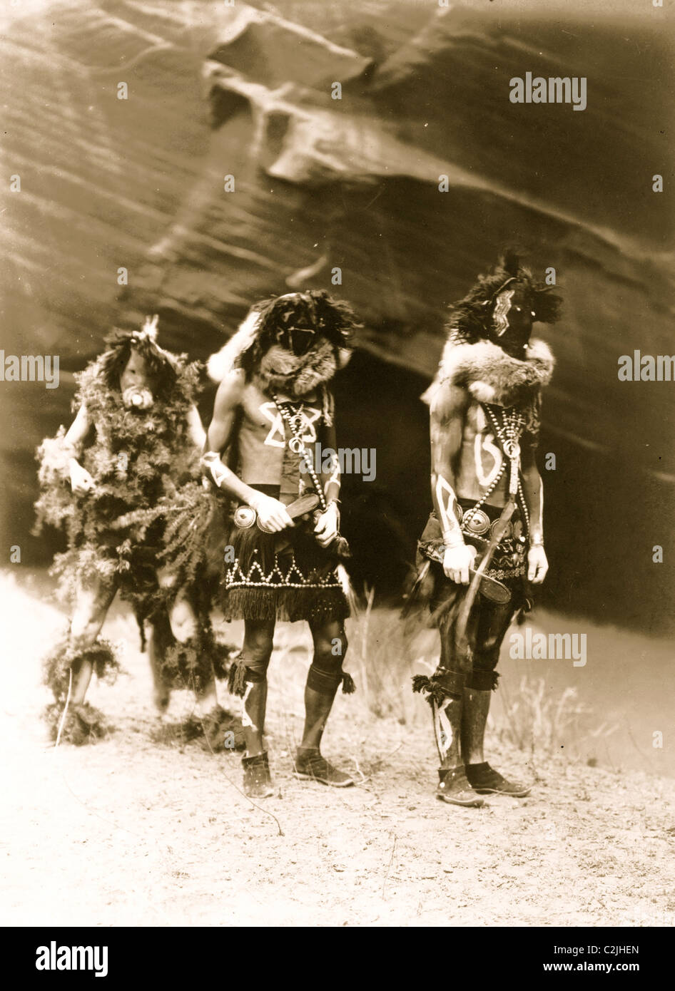Native american war dance hi-res stock photography and images - Alamy