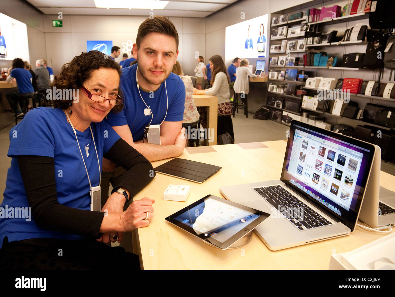 Friendly Apple store staff advisors in the Apple Store, the Grand Arcade, Cambridge UK Stock Photo