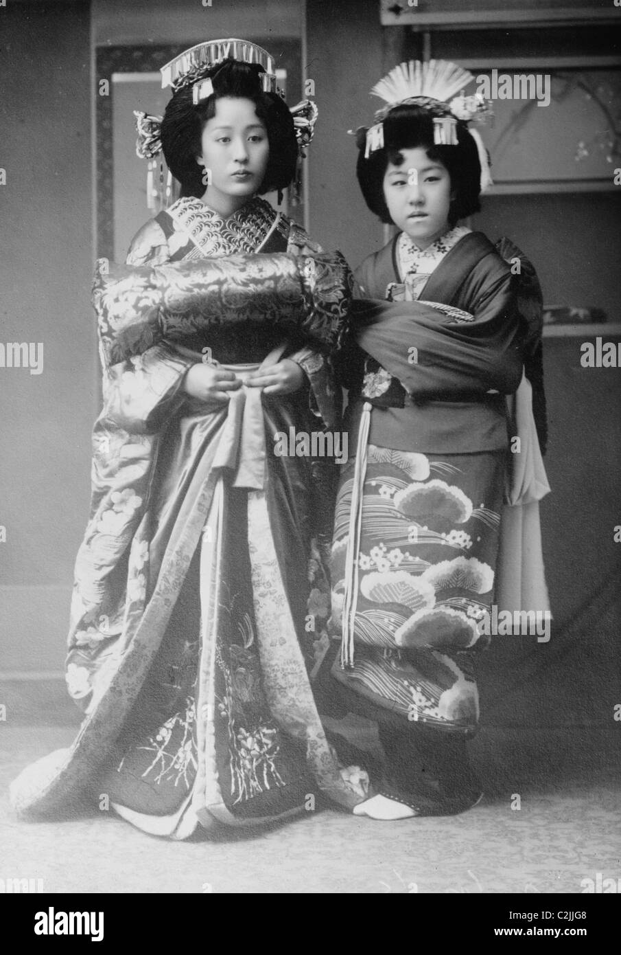 Geisha girls Black and White Stock Photos & Images - Alamy