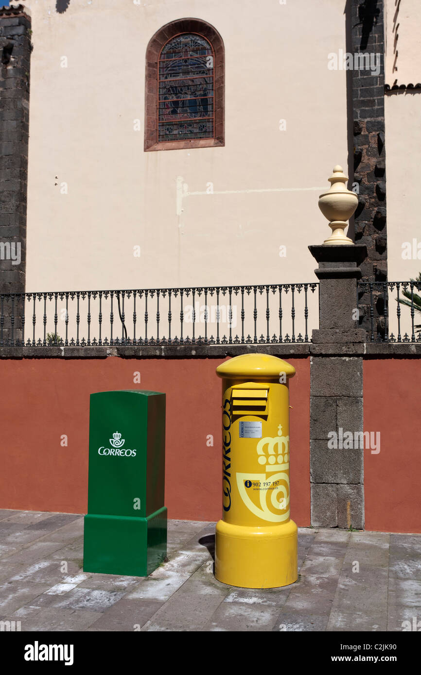 Yellow Spanish post office mailbox Stock Photo Alamy