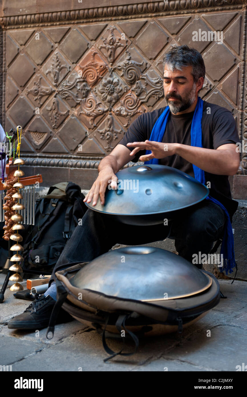 Musicians performing in the Gothic part of Barcelona, Spain Stock Photo