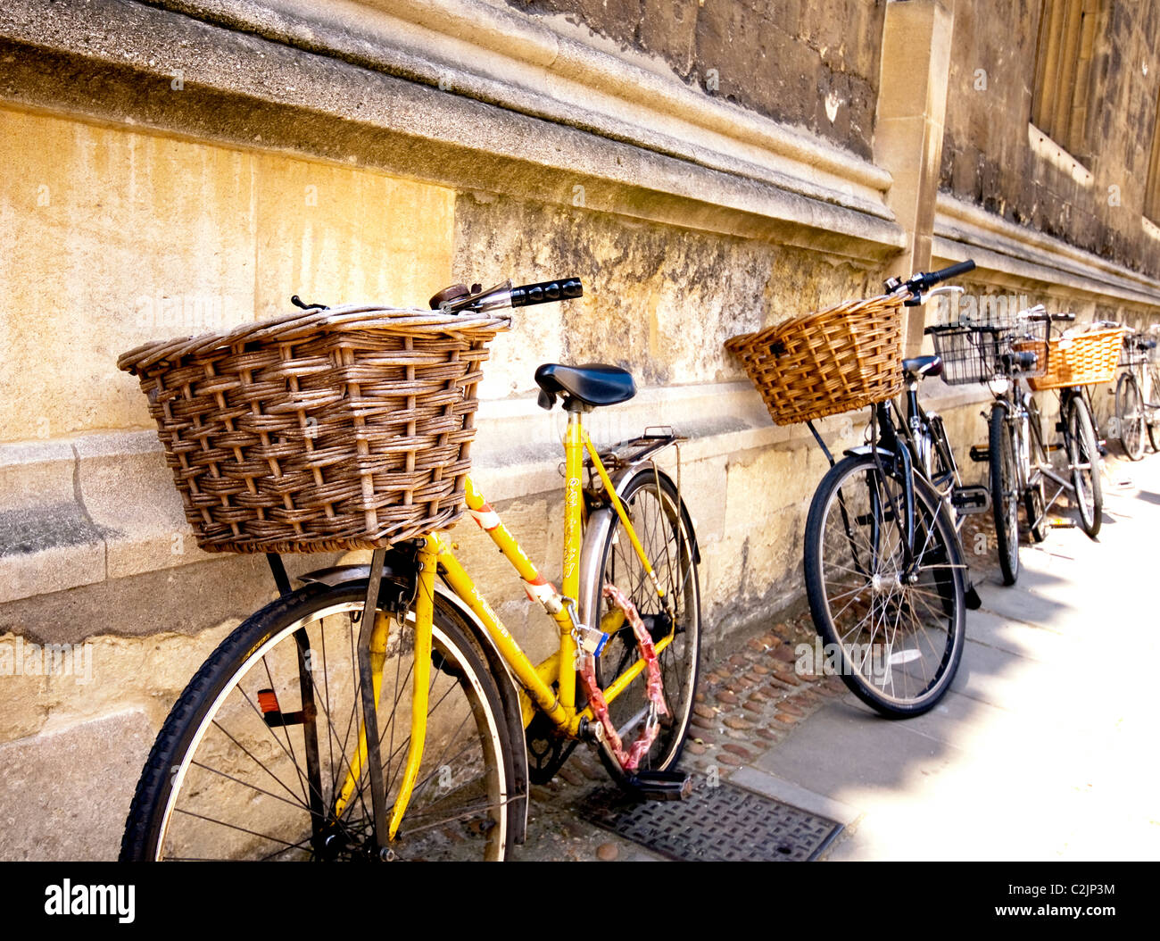 Oxford bicycles at the wall of the Bodleian; Fahrräder an der Wand Stock Photo