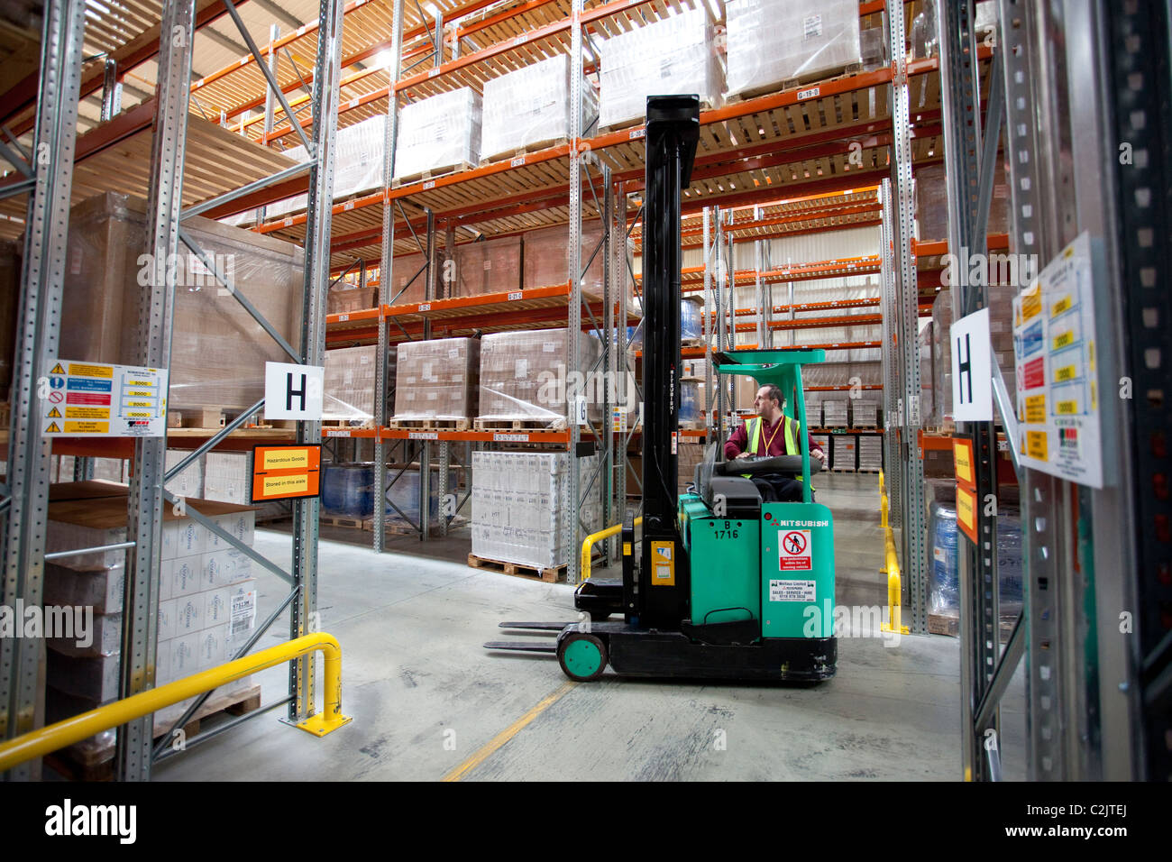 Deutsche Post Dhl Express Warehouse And Distribution Operations Forklift Driver Poyle Berkshire England Photo Jeff Gilbert Stock Photo Alamy