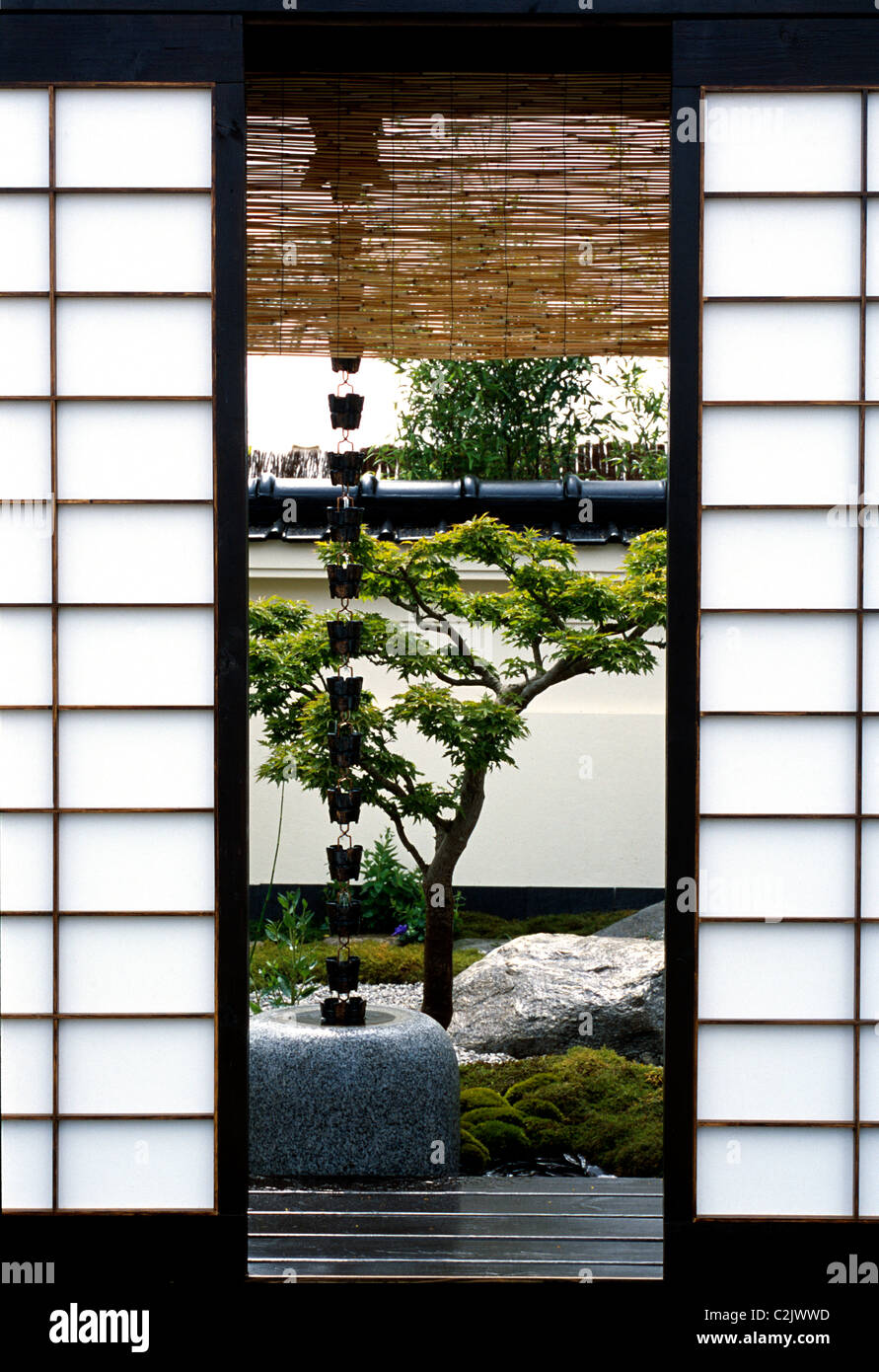 Japanese garden with a hanging water feature Stock Photo Alamy