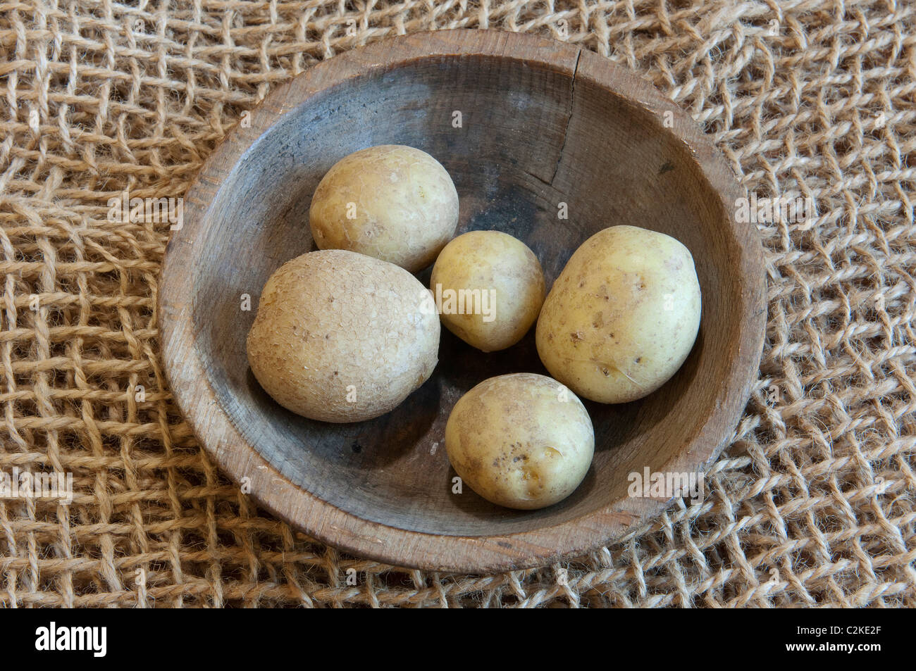 Potato (Solanum tuberosum), variety: Adretta. Potatoes in a wooden bowl. Stock Photo