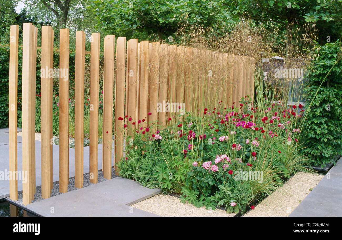 Contemporary wooden fence construction Stock Photo Alamy