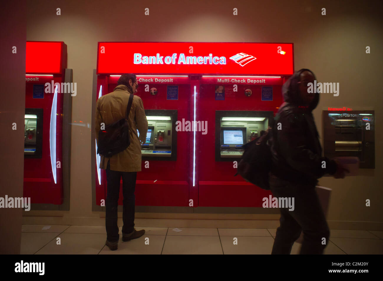 Customers use Bank of America cash machines Stock Photo Alamy