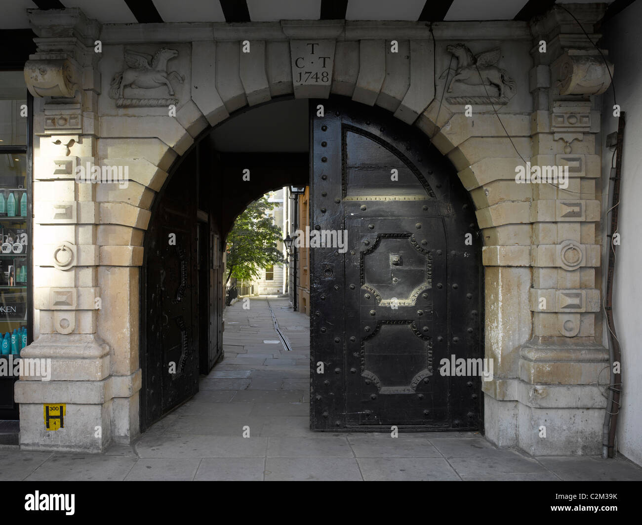 Entrance passages hires stock photography and images Alamy