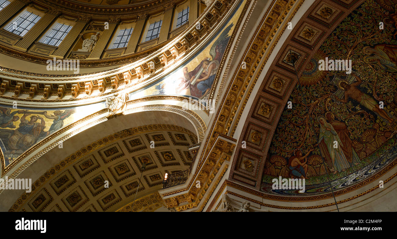 Inside dome st pauls cathedral hires stock photography and images Alamy