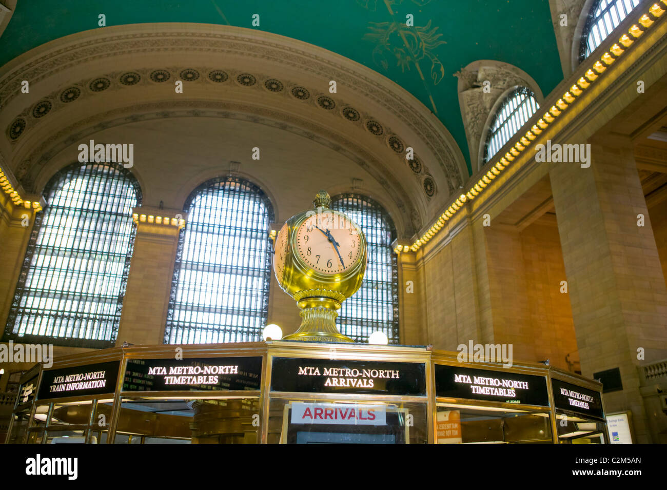 Grand Central Terminal Information Booth and Clock Stock Photo Alamy