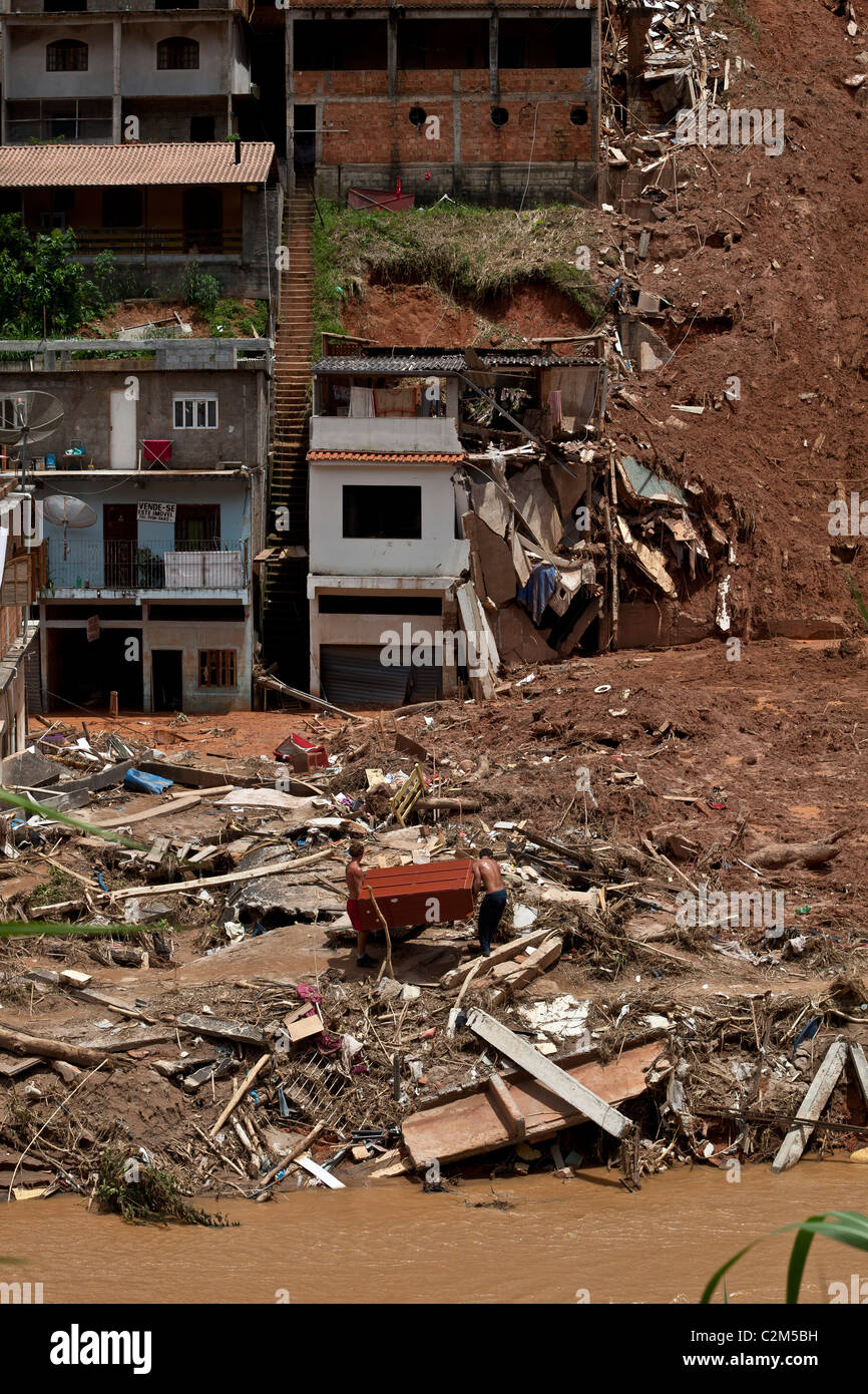 January 2011 Nova Friburgo flooding, Rio de Janeiro State, Brazil Dwellers of Corrego D´Antas quarter carry remaining stuff Stock Photo