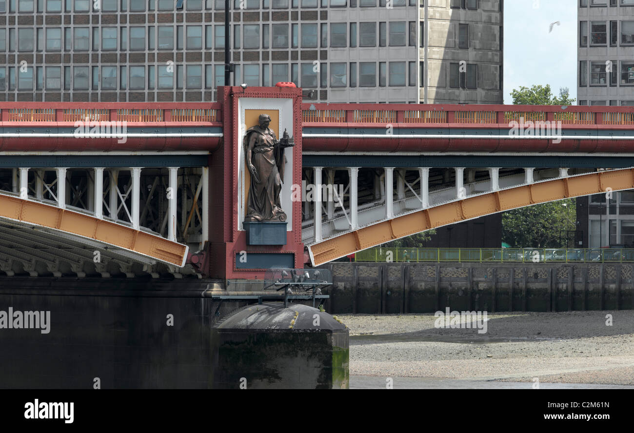 Vauxhall bridge statues hires stock photography and images Alamy